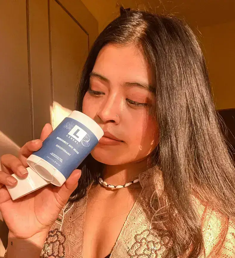 Image of a lady holding Lineal Deodorant